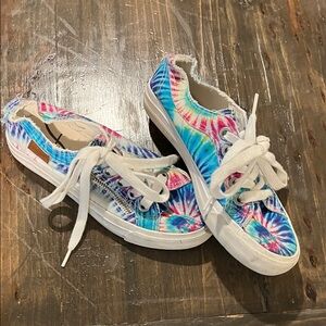 Blowfish Colorful Tie-Dye Lace-Up Sneakers